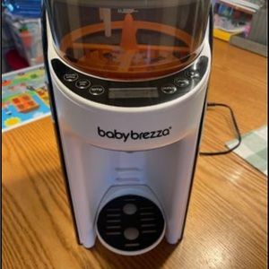 Almost Brand New Baby Brezza formula dispenser
